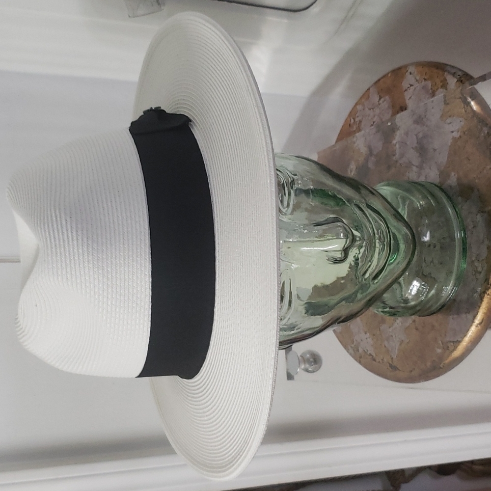 AMARI BOWTIE HAT